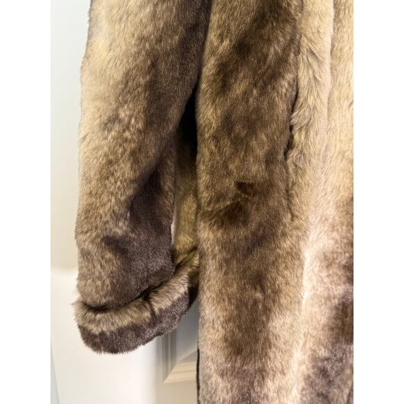 Beautiful Dennis Basso Faux Fur Coat - Picture 3 of 5